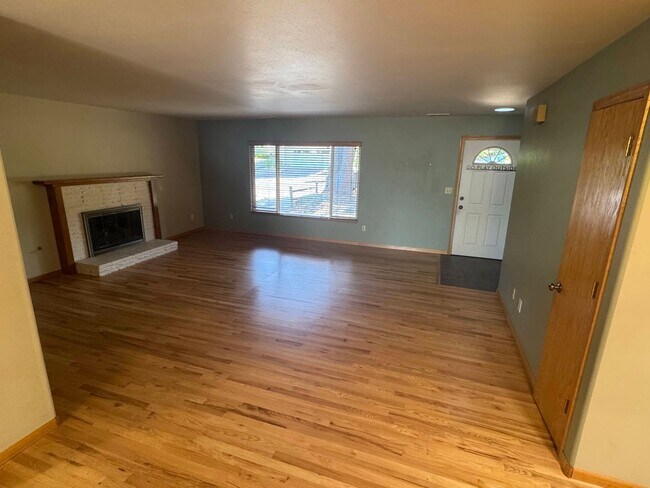 Foto del edificio - 3 Bedroom Home in College Hill Neighborhood