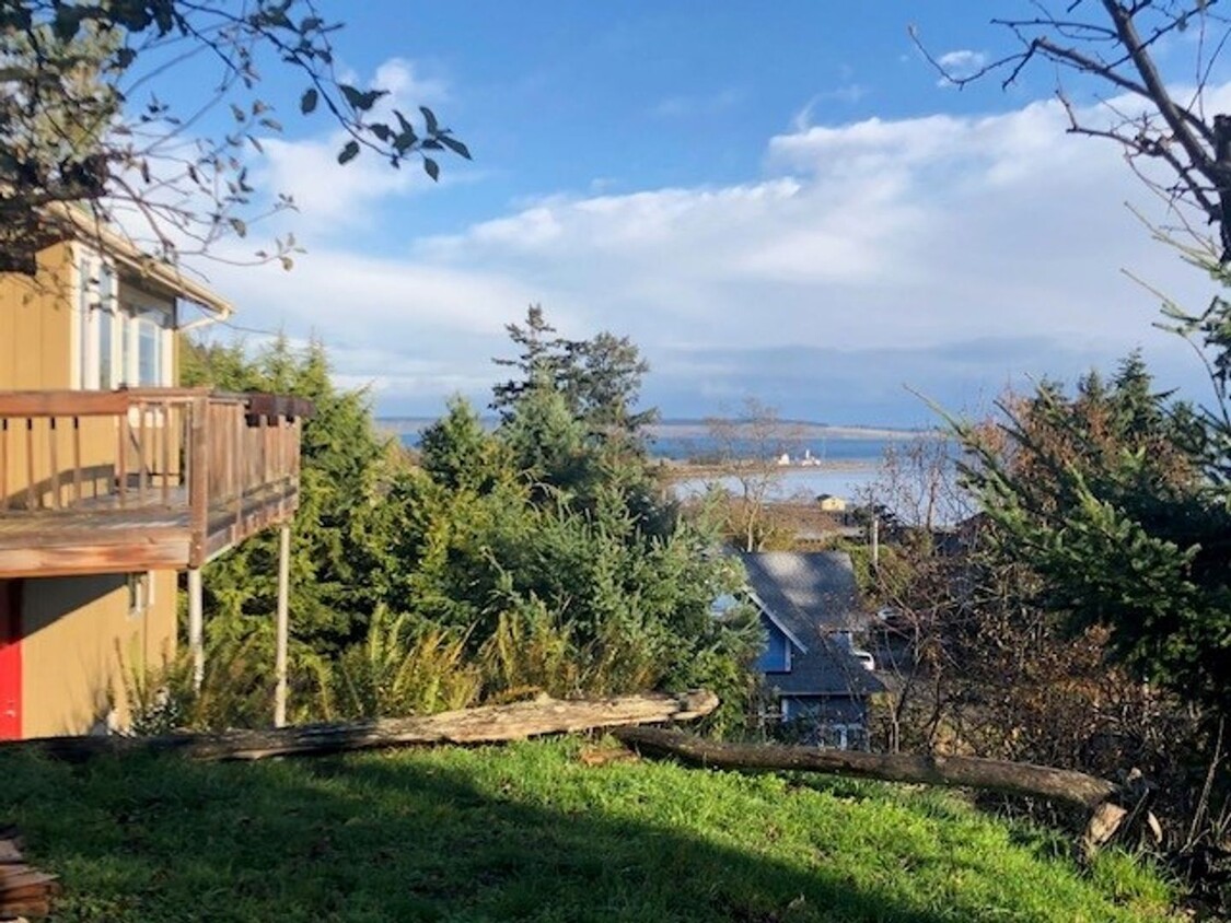 Primary Photo - Fantastic view home close to Fort Worden