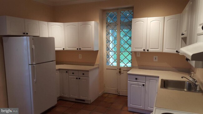 Foto del edificio - 3120 Manor Ln