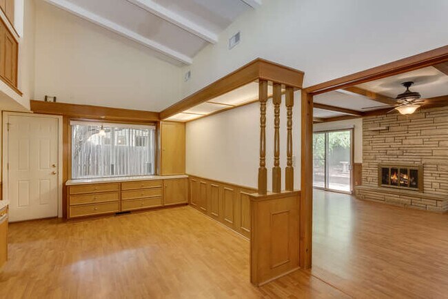 Foto del edificio - 3401 E Bayley St