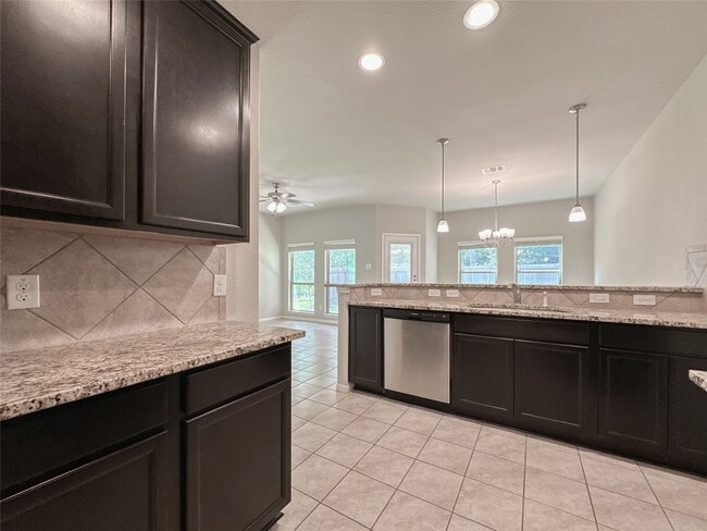 Building Photo - 105 Camelot Pl Ct