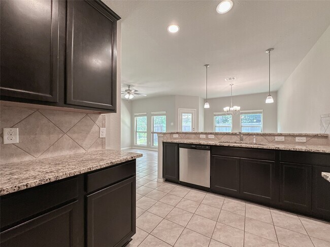 Foto del edificio - 105 Camelot Pl Ct