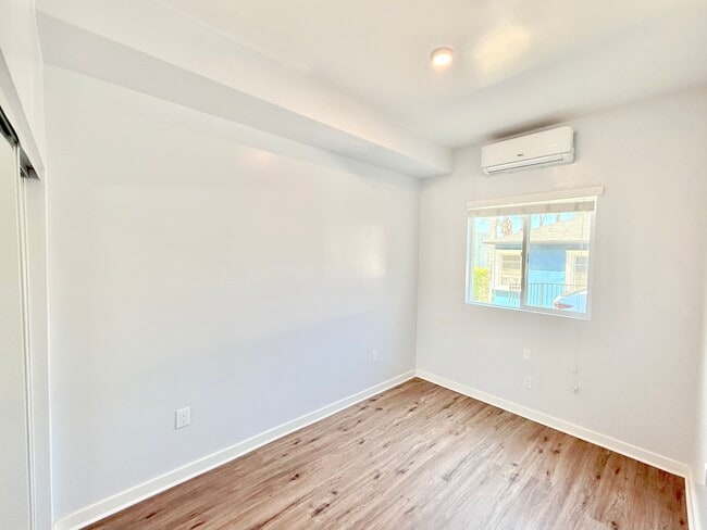 Building Photo - 839 Merwin St