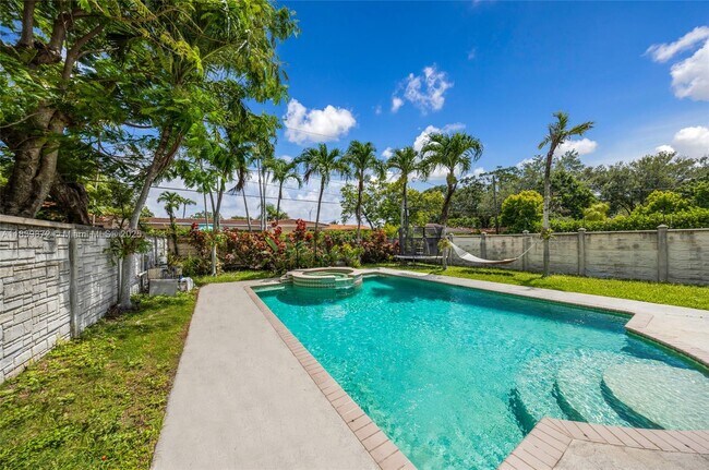 Foto del edificio - 5781 SW 25th St
