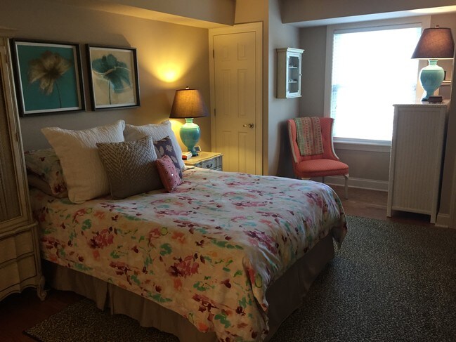 Master bedroom - 1700 Main St
