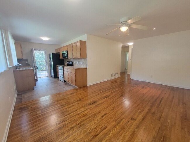 Foto del edificio - 4601 Rockford Ct