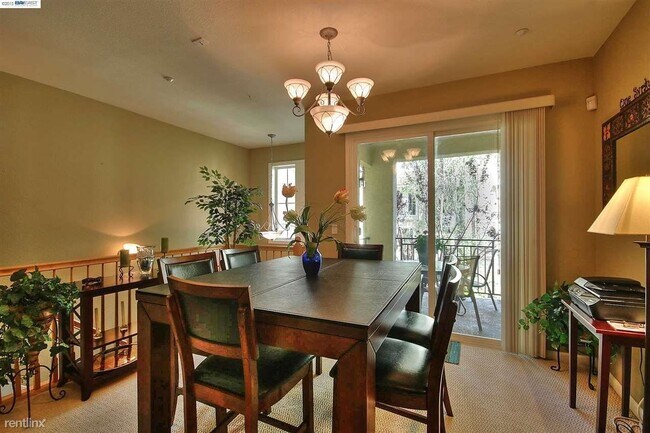Building Photo - 2 br, 2 bath Condo - 3293 Monaghan Street