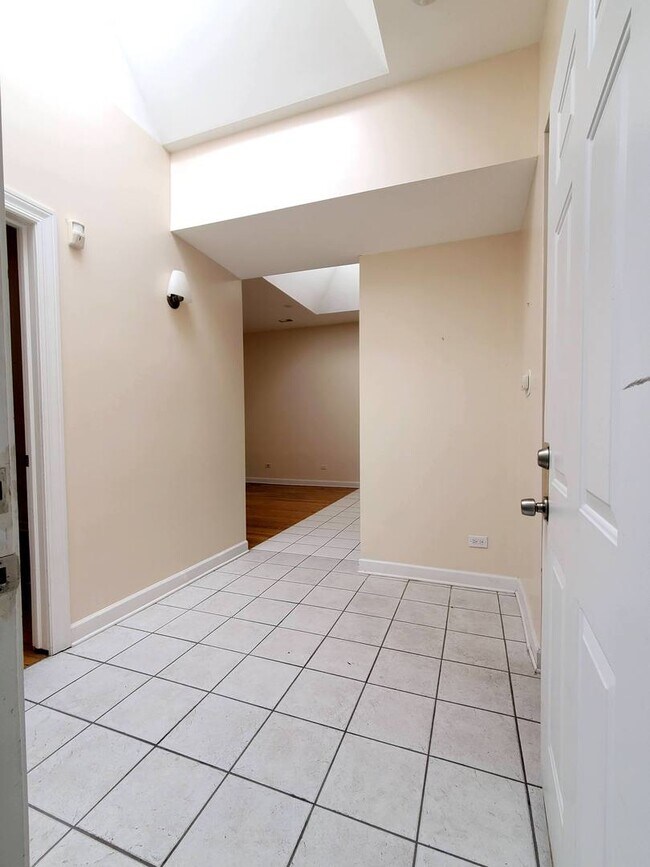 Foto del edificio - 2329 W Belmont Ave