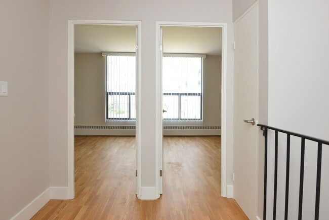 Building Photo - 800 Richmond St W