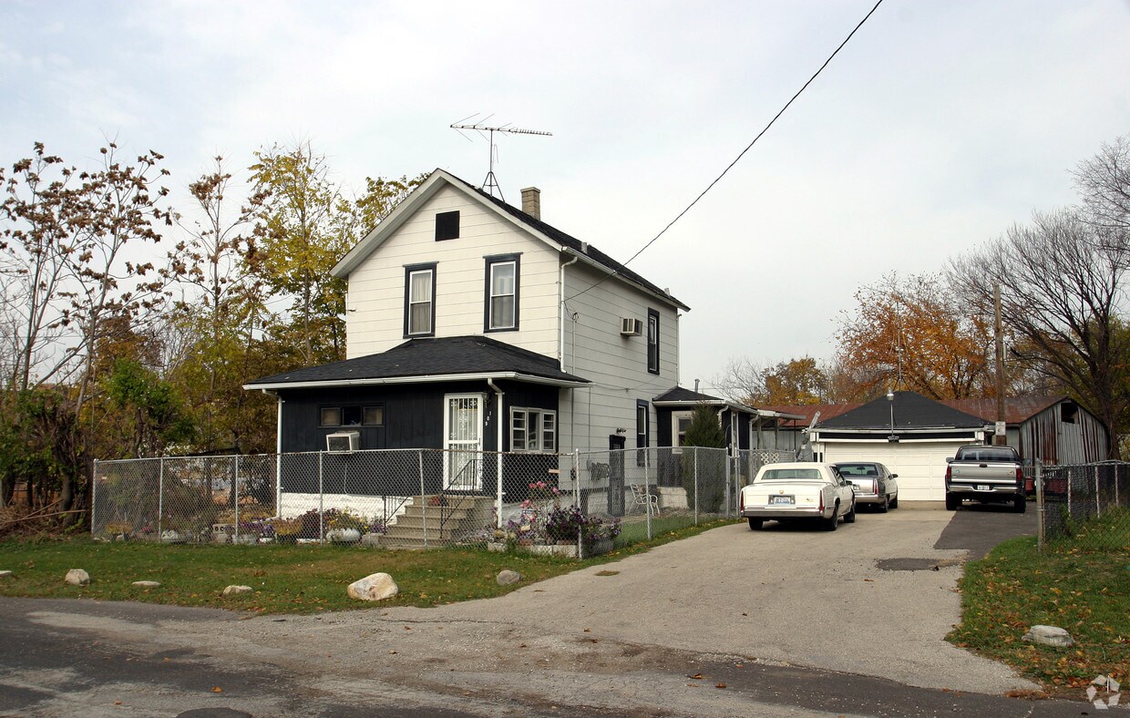 Primary Photo - 109 E Marion St