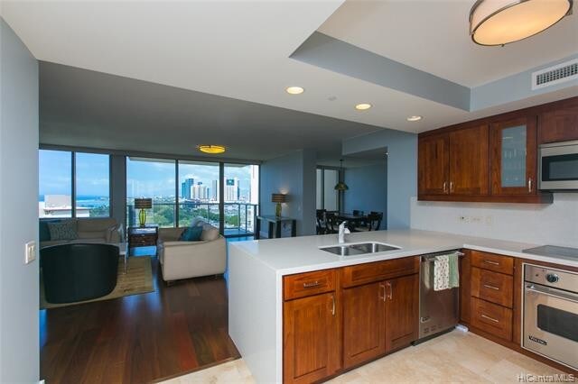 Building Photo - 1551 Ala Wai Blvd