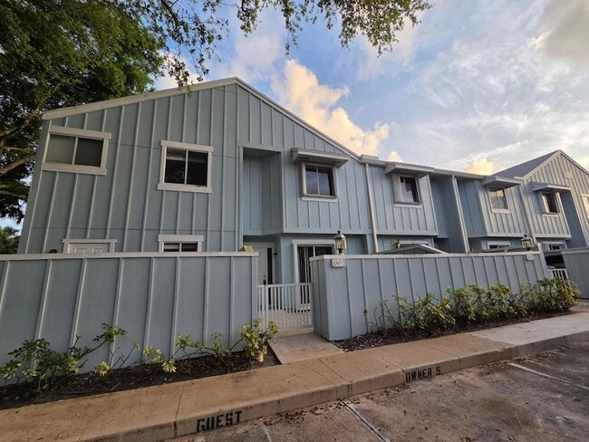 Foto del edificio - 6367 Riverwalk Ln