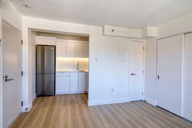 Photo du bâtiment - 25 Av des Pins O