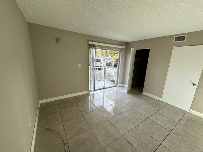 Foto del edificio - FAST APPROVAL !  1 bed 1 bath at green tee...