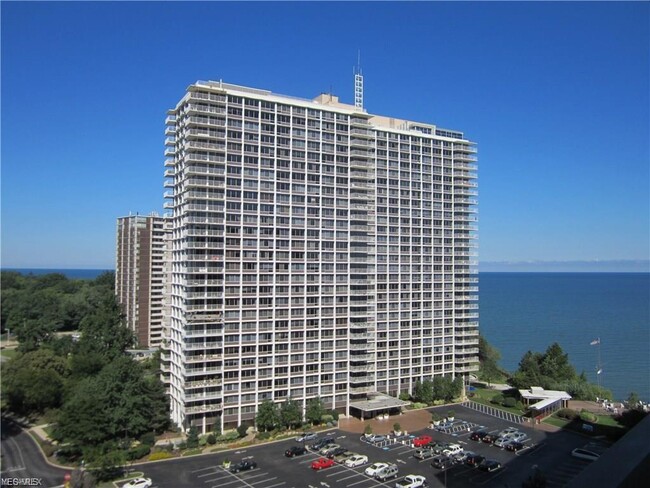 Foto del edificio - 12700 Lake Ave