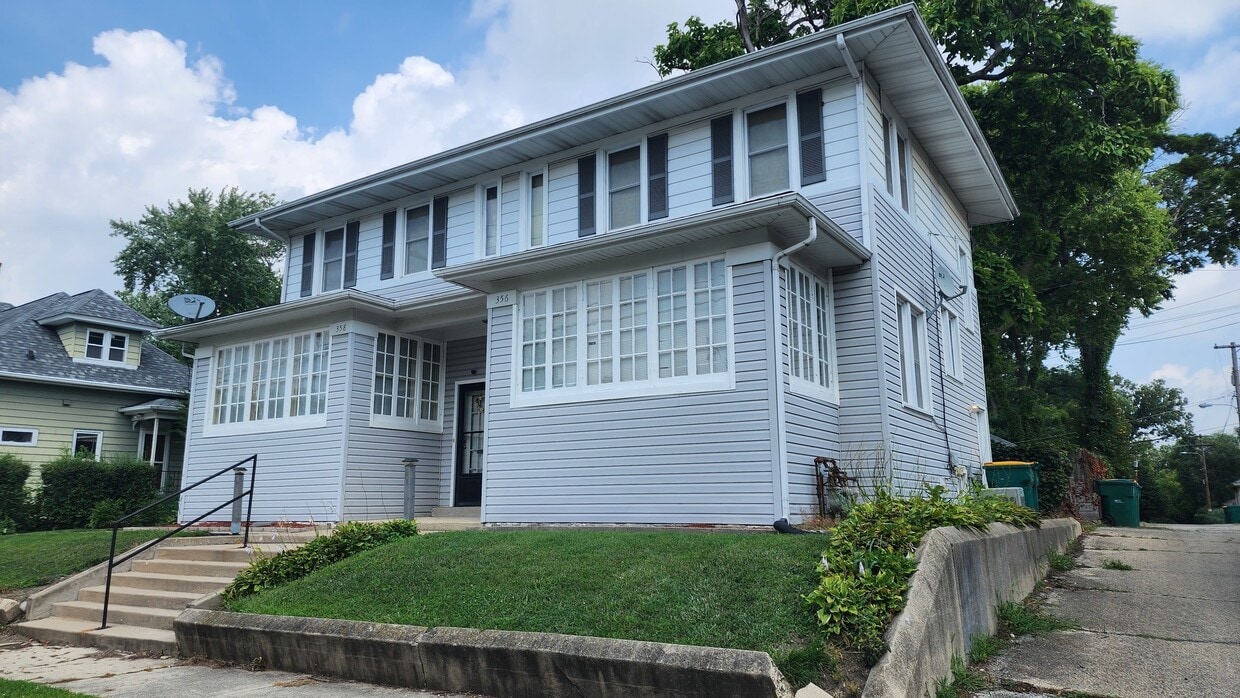 356 Wilcox St, Joliet, IL 60435 Condo for Rent in Joliet, IL