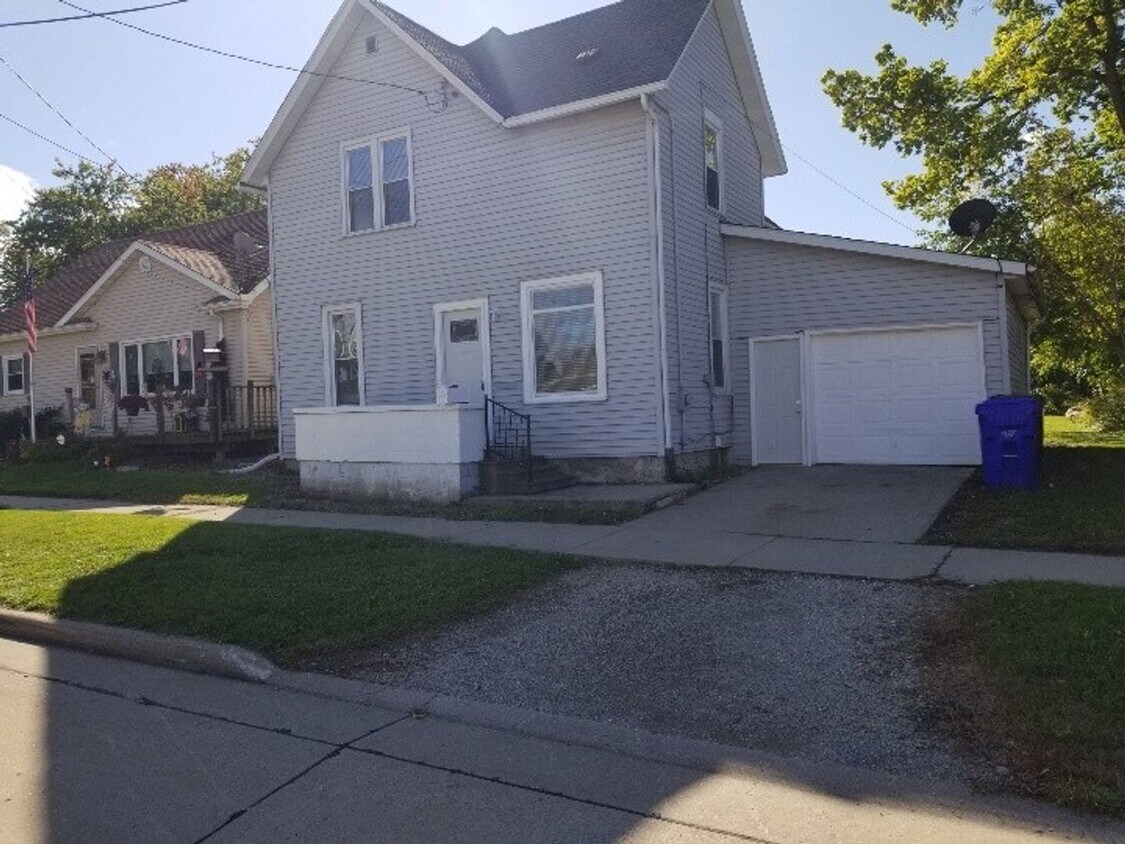 Foto principal - 707 E 9th Street