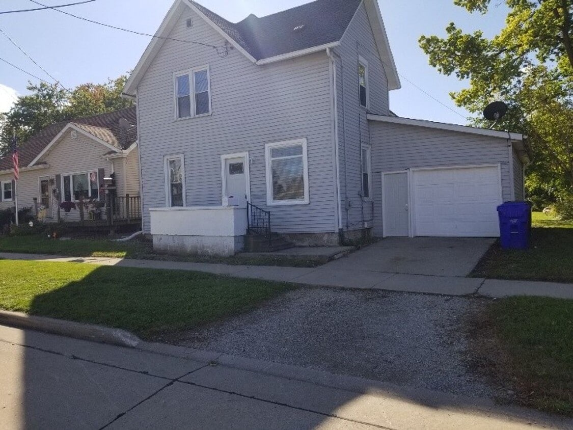 707 E 9th St, Kaukauna, WI 54130 House Rental in Kaukauna, WI