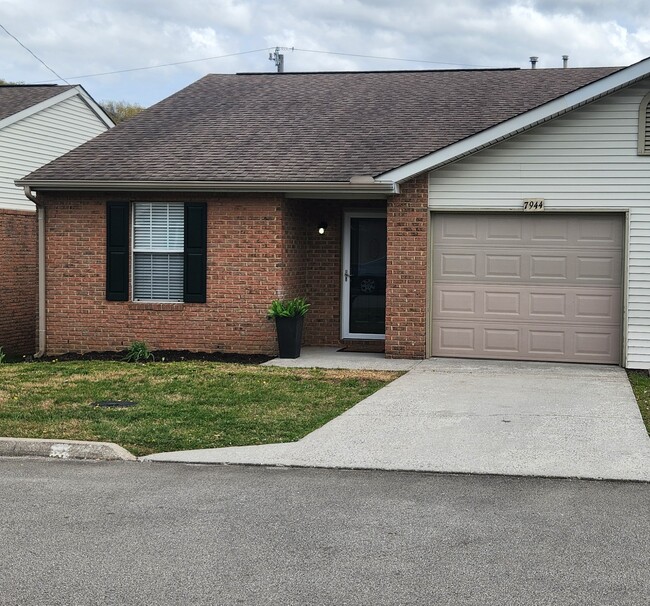 Building Photo - 7944 Jenhurst Way