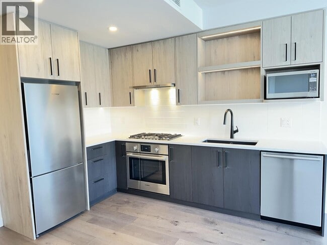 Building Photo - 6859-6859 Cambie St.