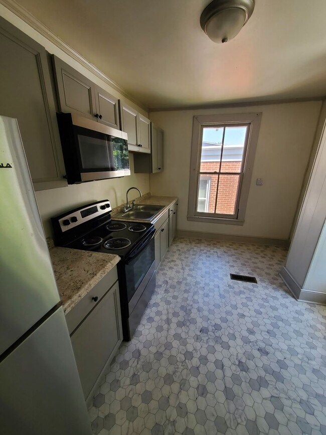 Foto del edificio - 306 Holbrook St