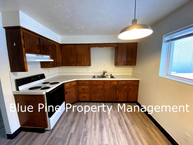 Building Photo - 1680 Calkins Ave