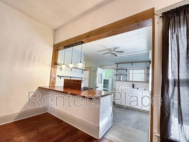 Foto del edificio - 321 E Greeley St