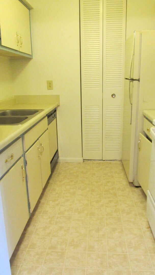 Foto del edificio - 2 bedroom 2 bath Condo Available for Rent ...
