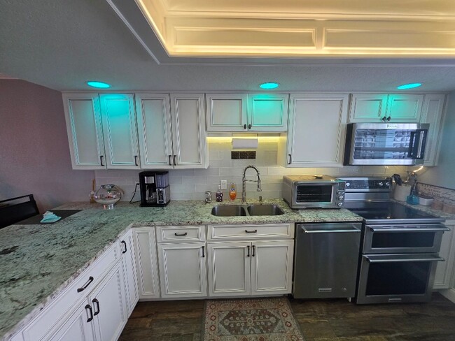Building Photo - Fully Furnished Waterway East 2 Bedroom 2 Bath Condo