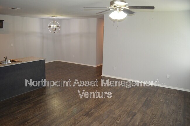 Building Photo - 8814 SW 45th St