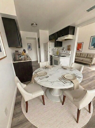 Foto del edificio - 744 E Michigan Ave