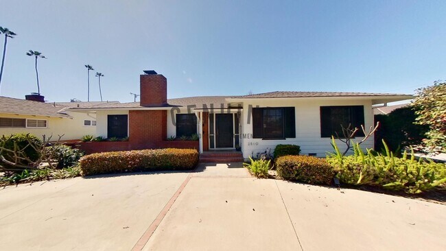 Building Photo - $500 off 1st Month ~ Beautiful Pool House ...