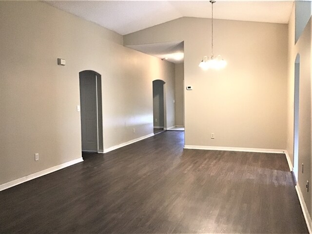 Building Photo - 560 Benton Dr