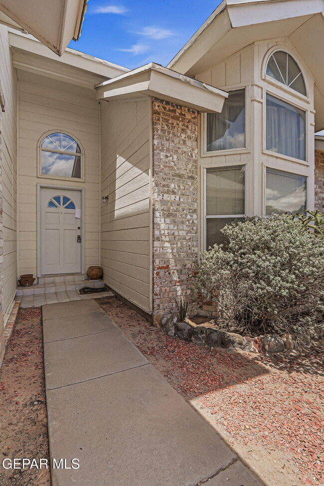 Building Photo - 7765 Dianjou Dr