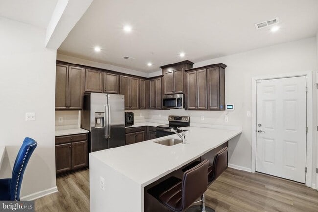 Building Photo - 10501 John Glenn St