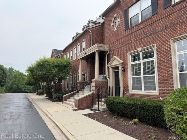 Building Photo - 29285 Glen Oaks Blvd E