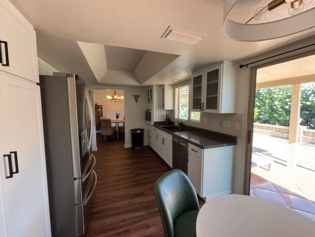 Foto del edificio - Discover comfortable seasonal living in Mesa, AZ with this well-appointed furnished & updated 2-b...