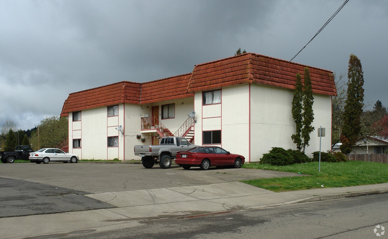 147 N Umatilla St, Sutherlin, OR 97479 Apartments in Sutherlin, OR