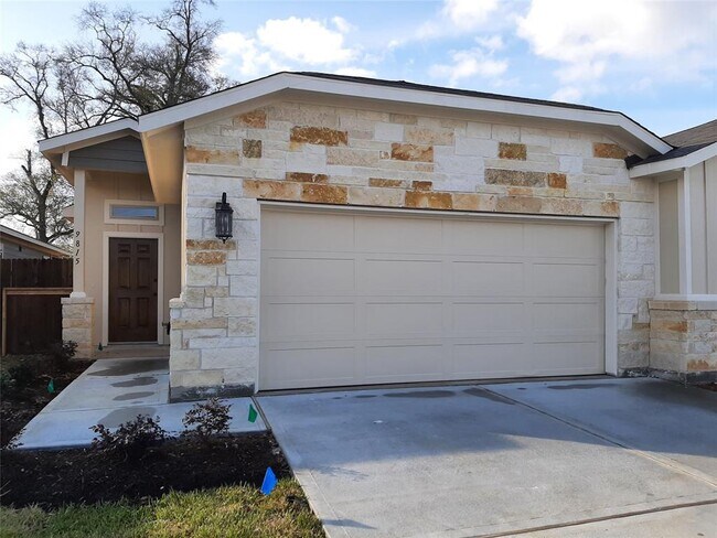 Foto del edificio - 9815 Grosbeak Ln