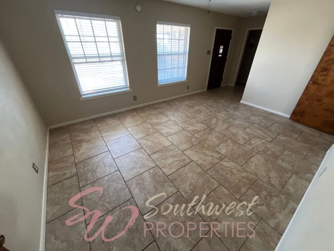 Building Photo - Spacious 3 Bedroom Brick Home in the Heart of Stephenville!