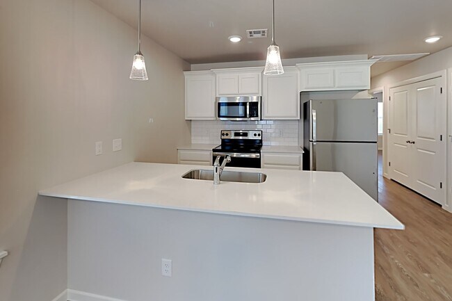 Foto del edificio - 2 Bedroom 2 Bathroom 1 Car Garage Duplex C...