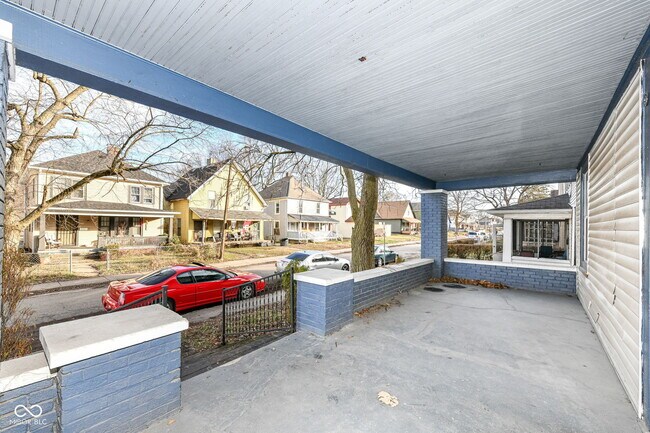 Building Photo - 3458 N Kenwood Ave