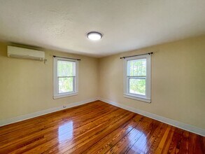 Building Photo - 10 Latta St
