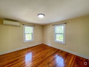 Building Photo - 10 Latta St