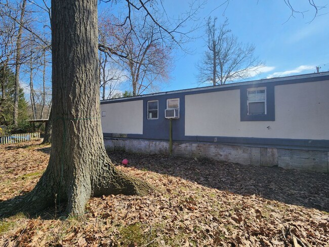 Building Photo - Creekside Park