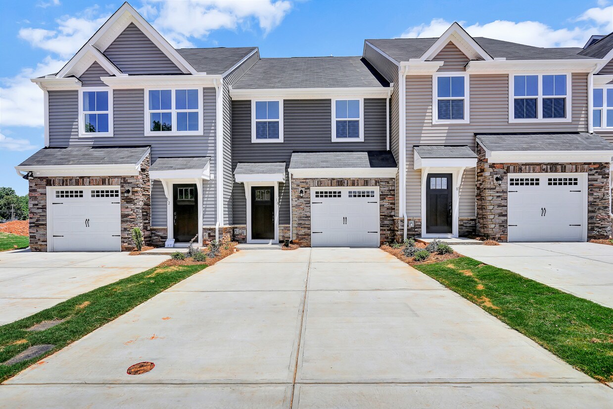 10 Country Dale Dr, Greer, SC 29650 House for Rent in Greer, SC