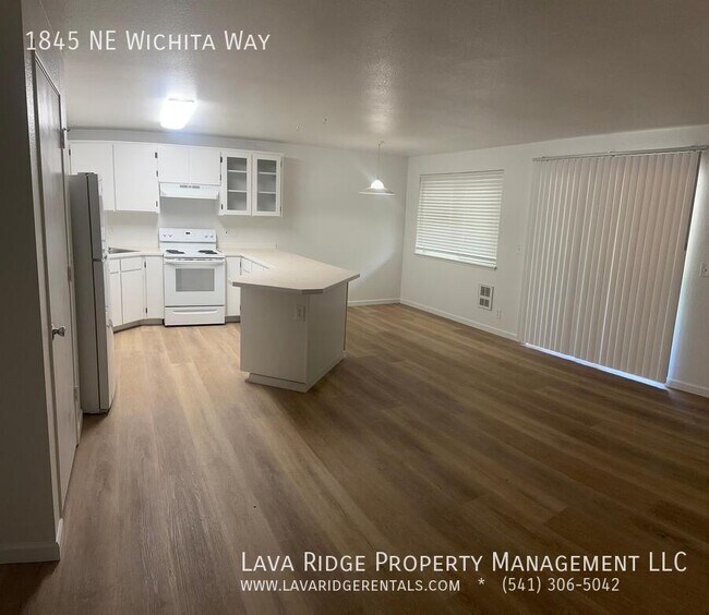 Foto del edificio - 1845 NE Wichita Way