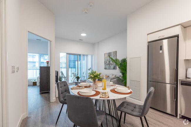 2 chambres, 1 salle de bain - 664 pi2 - Salle à manger - SOHOSQ Rentals