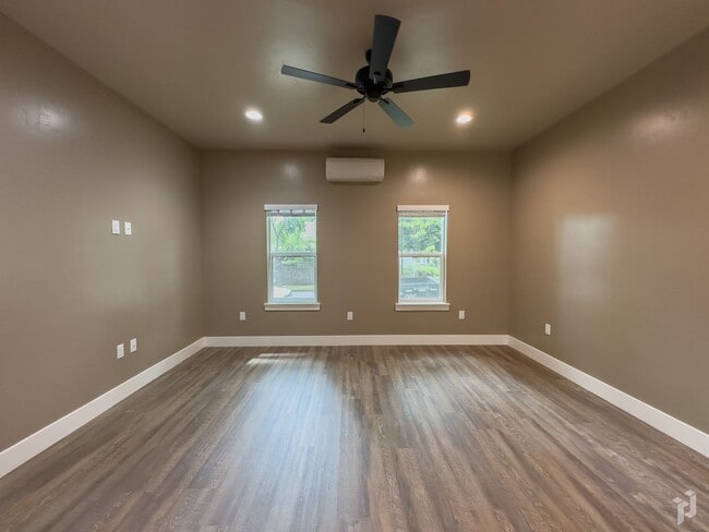 Foto del edificio - 555 E 4th St