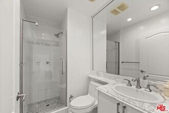 Building Photo - 435 N Arnaz Dr